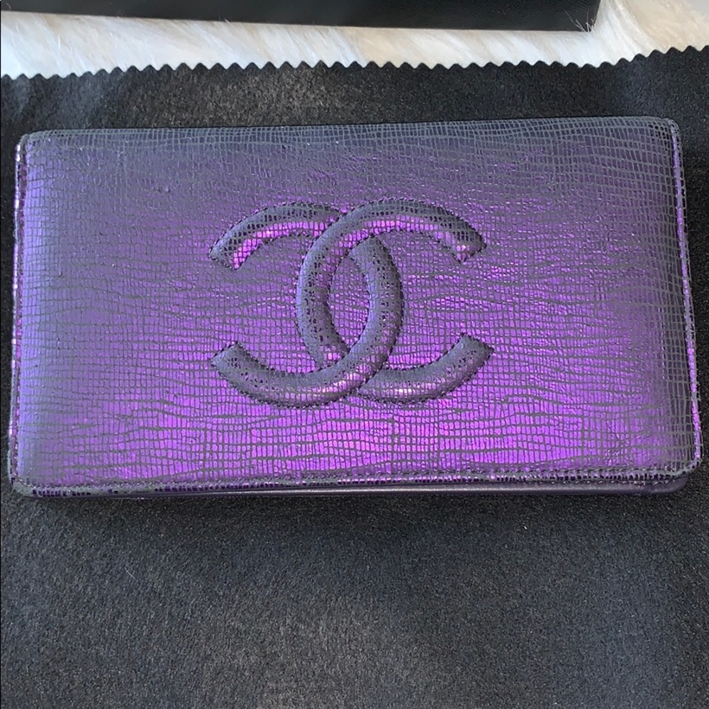 **SOLD**CHANEL YEN FLAP WALLET RARE VIOLET PURPLE